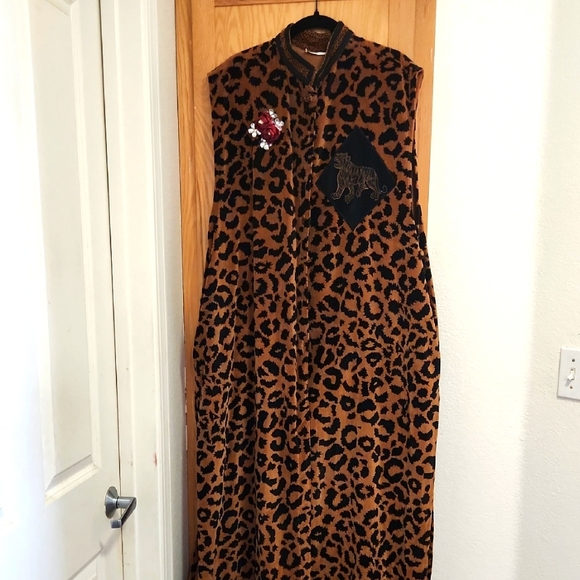 Leopard Print Sleeveless Coat - Picture 1 of 6
